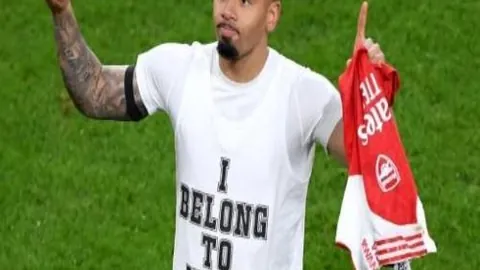 美国“猎鹰9”火箭发射22颗“星链”卫星入轨成功