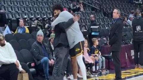 汉马中国男选手最佳成绩由何杰刷新，无预设目标，九派新闻报道