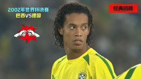 湖人全家福拍摄，东契奇贴名额头搞笑，詹姆斯布朗尼笑颜绽放